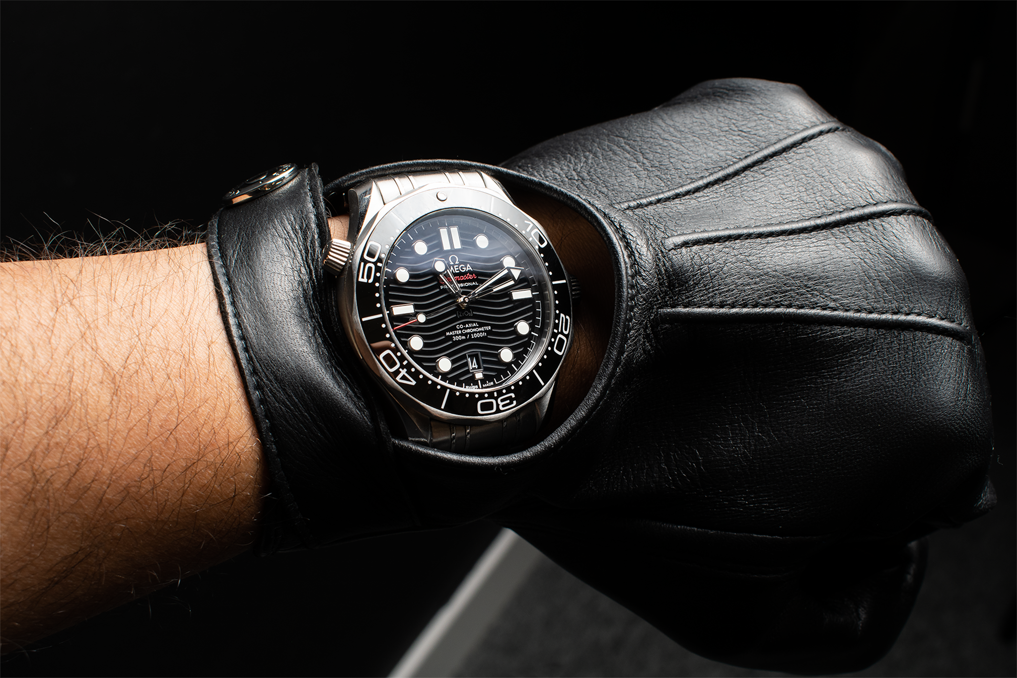 Timekeeping In Style – The New Geneva Driving gloves by Dents