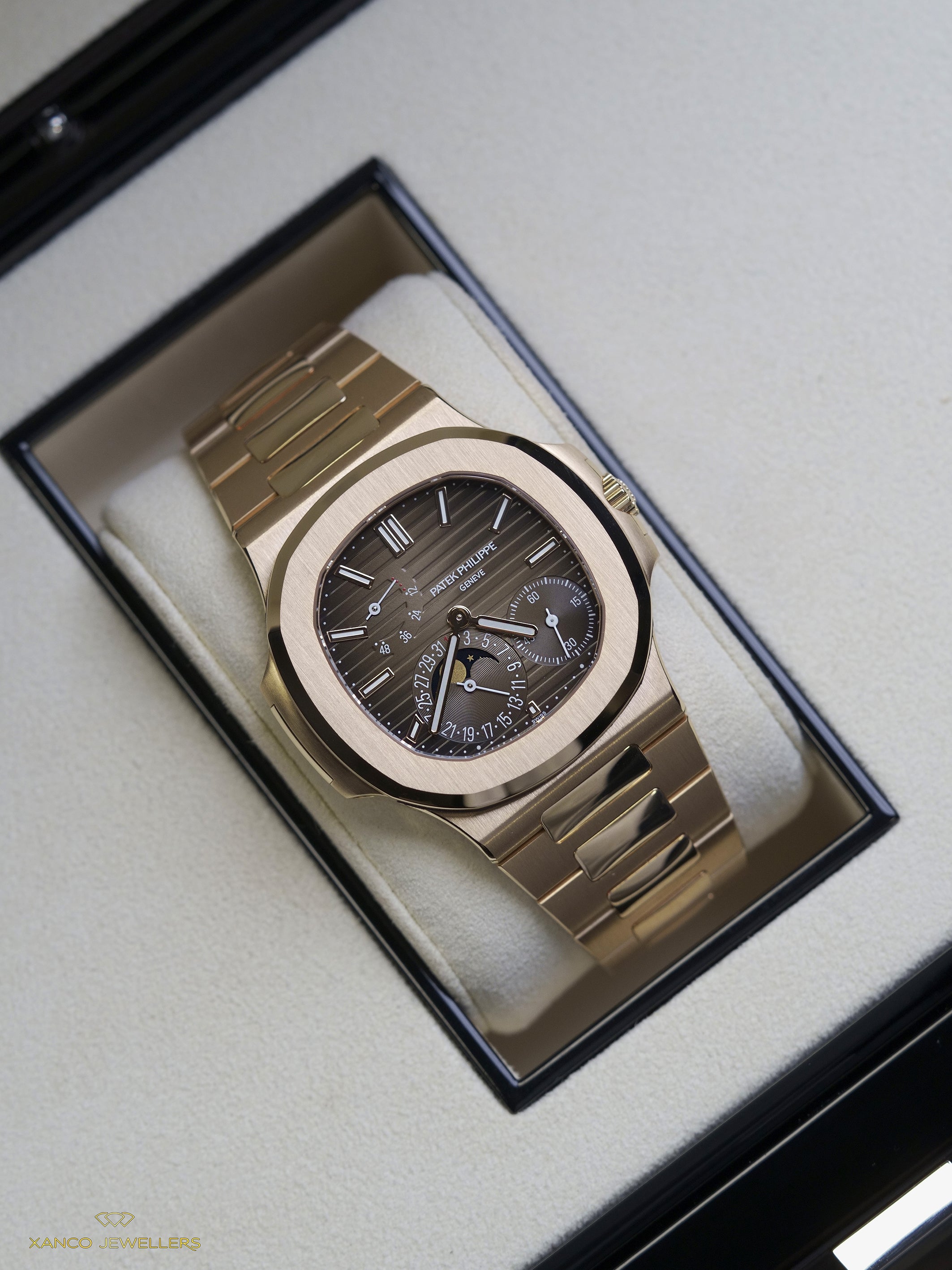 Patek Philippe Nautilus 5712: A Pinnacle of Design and Functionality