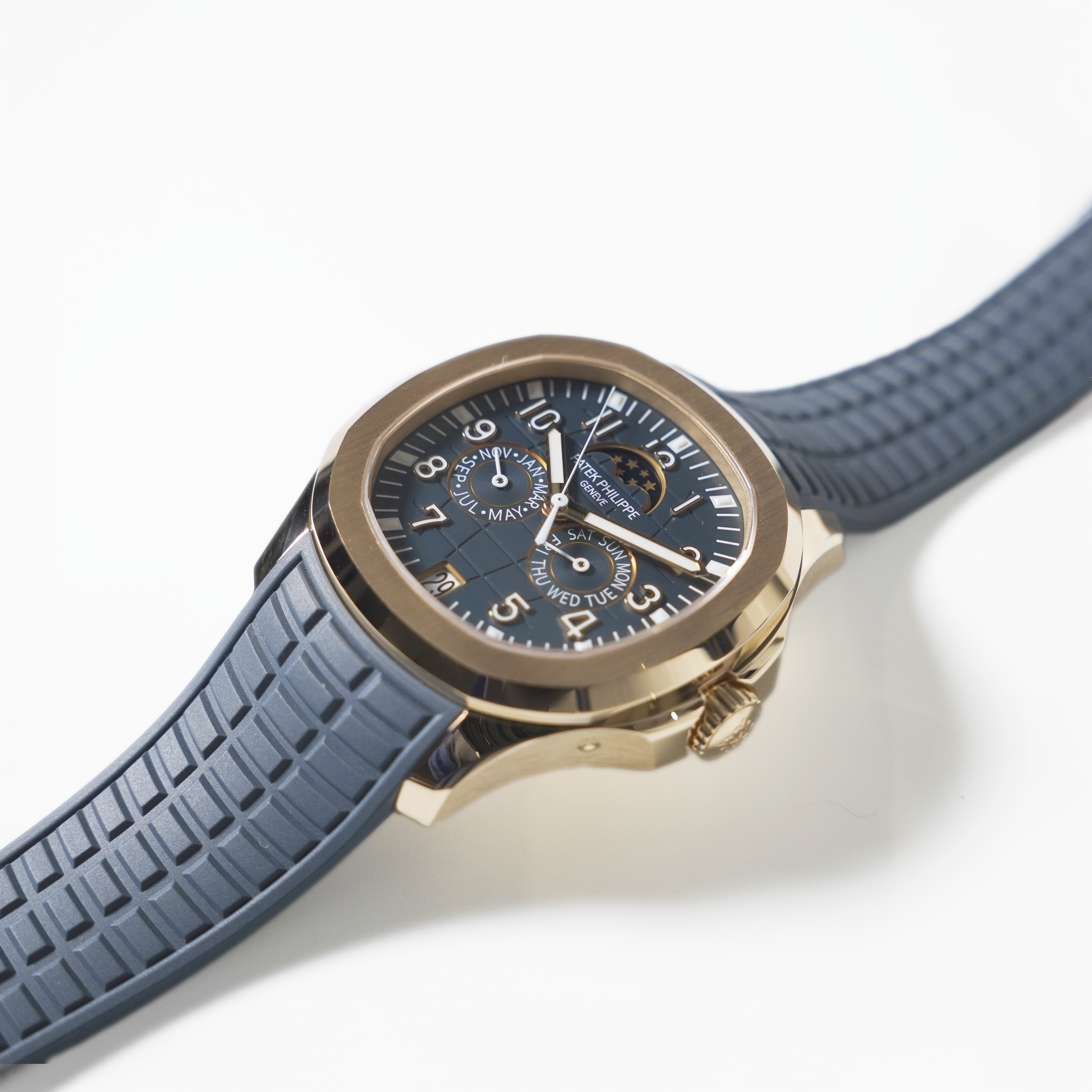 Patek Philippe Aquanaut 5261R-001 Rose Gold - 39.9mm